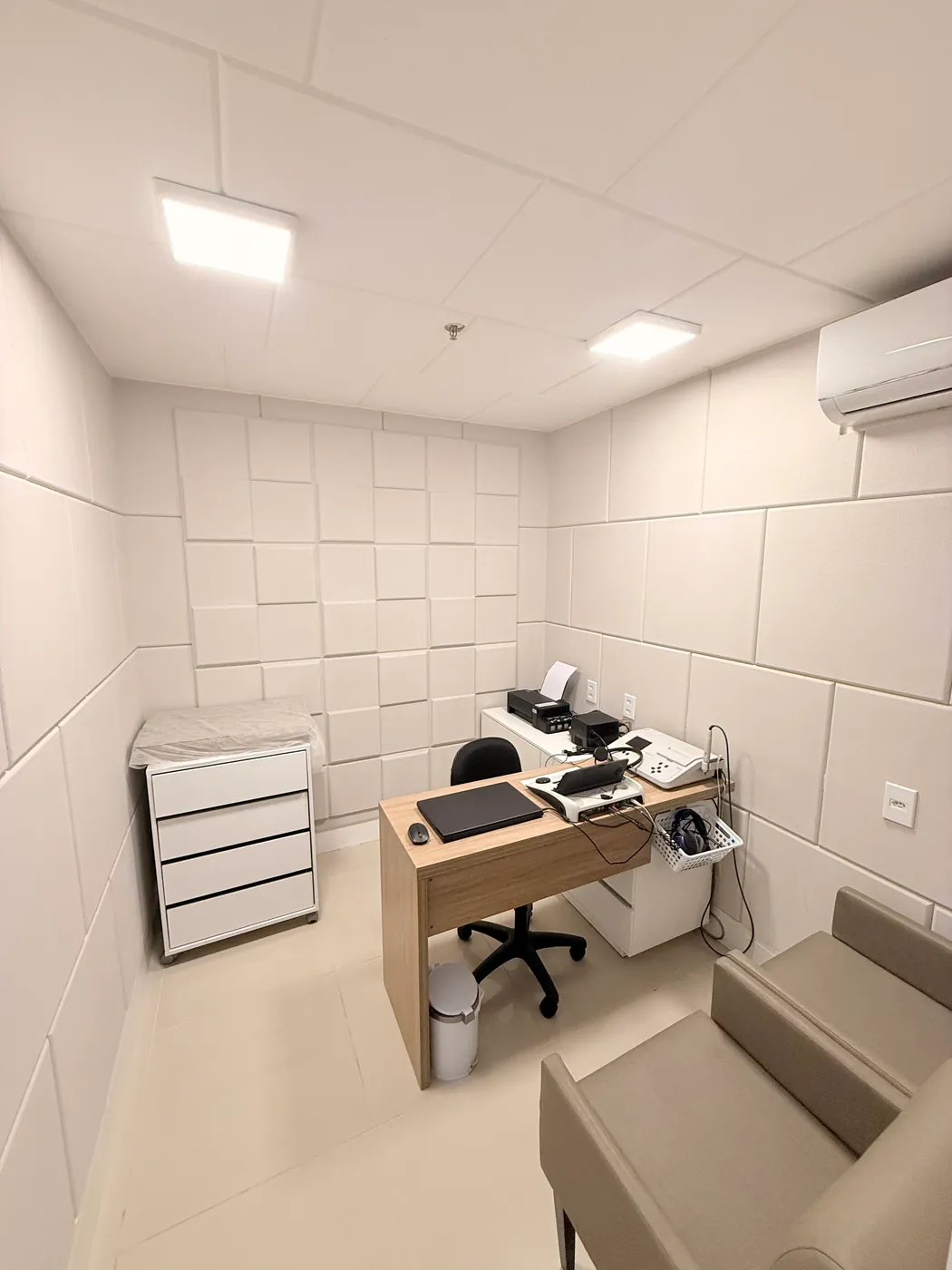 Sala de exames da Clínica Rhinus