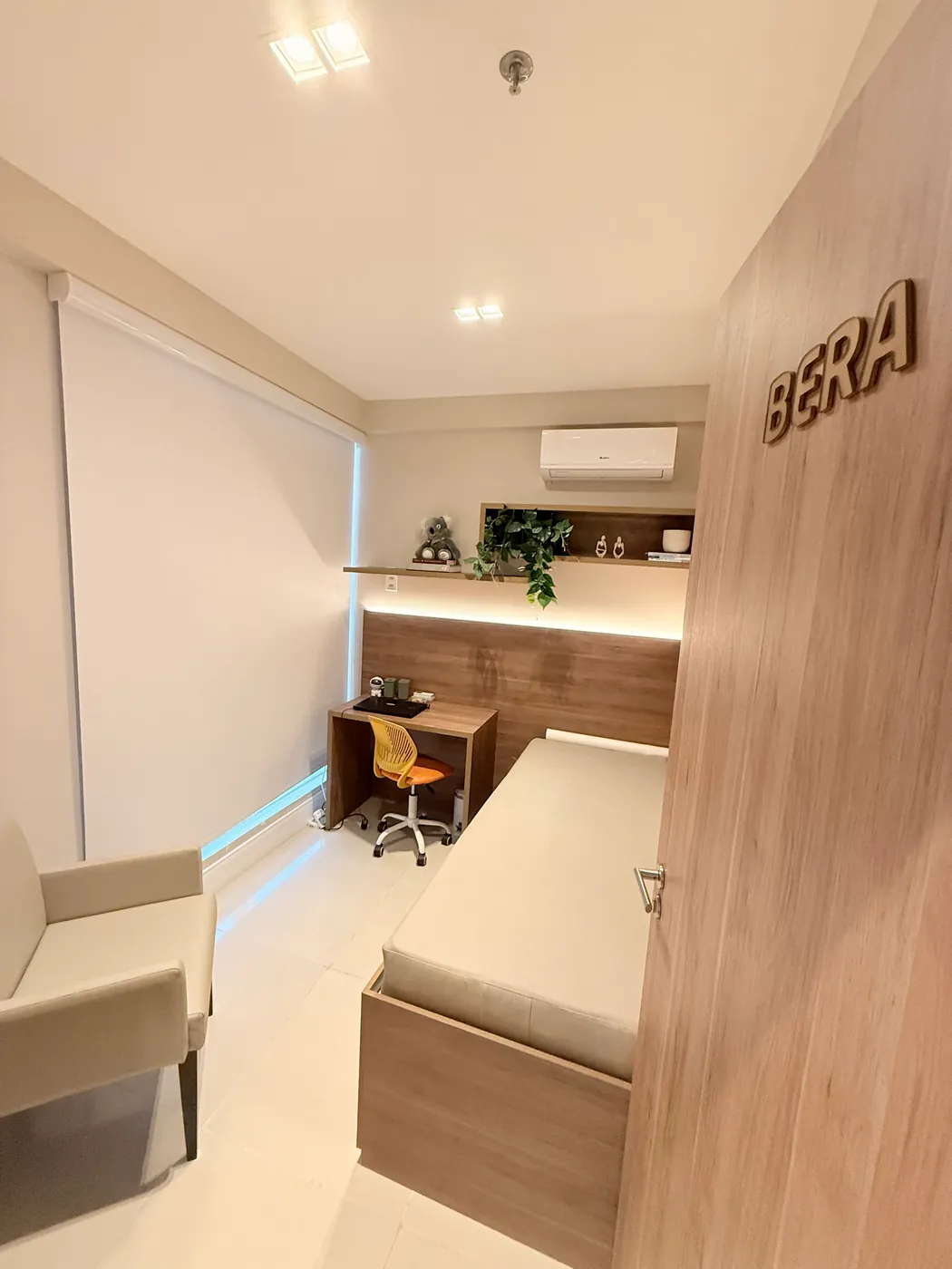 Sala de exames com maca